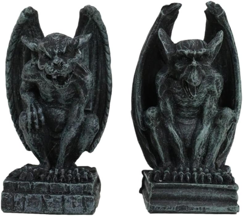 Dwie mini-gargulce jak z katedry