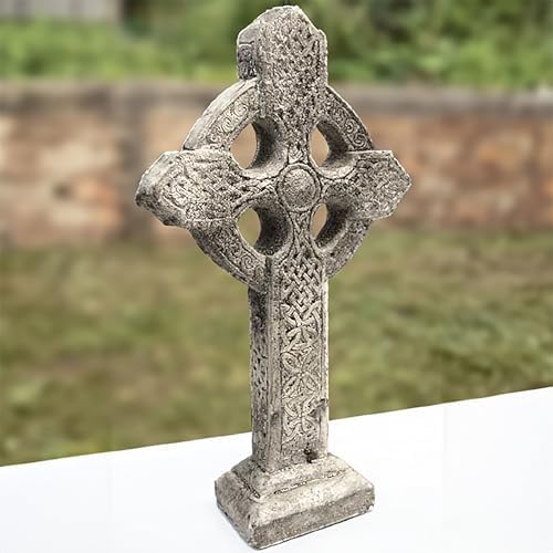 Celtycki krzyż ogrodowy z betonu